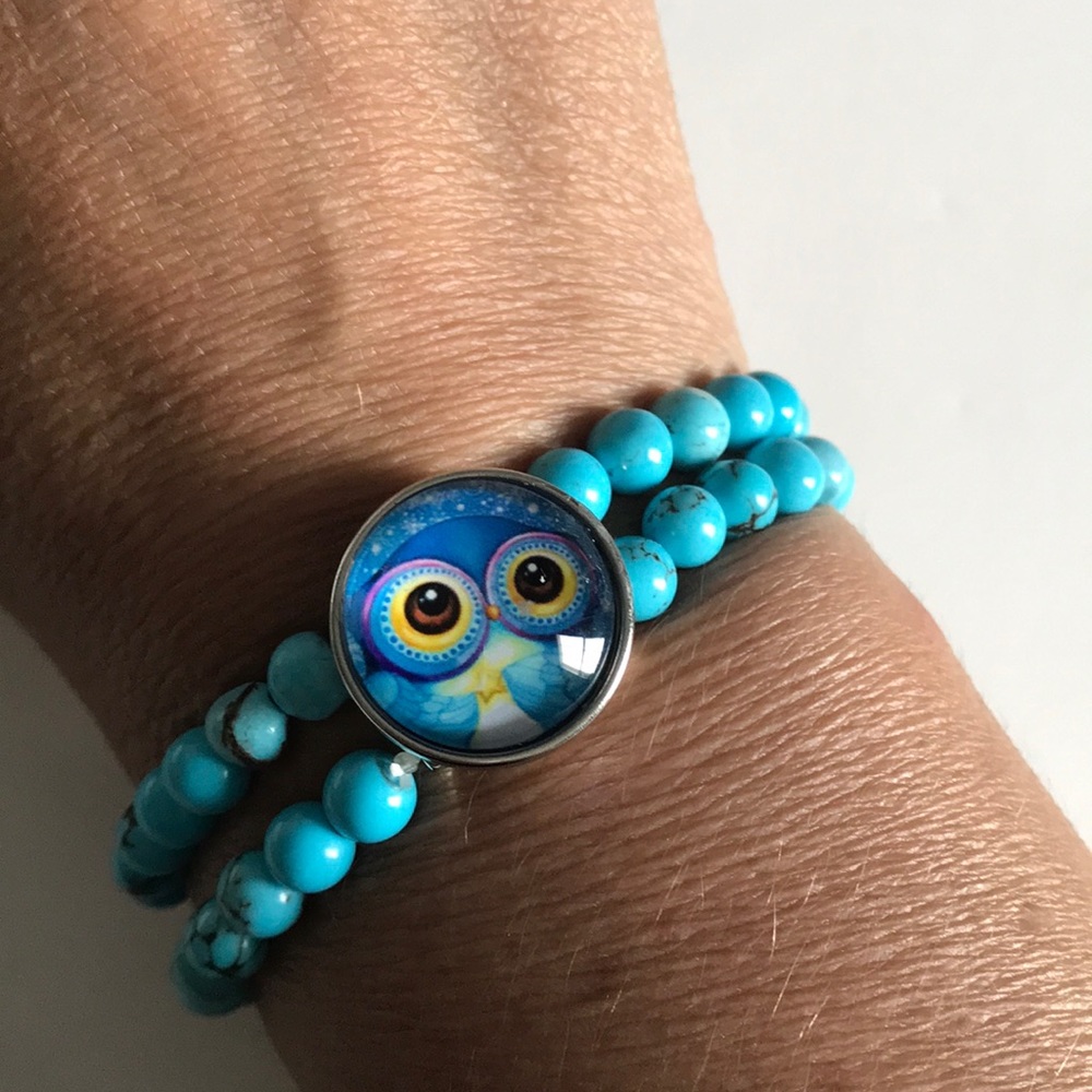 Turquoise beaded snap bracelet with snap